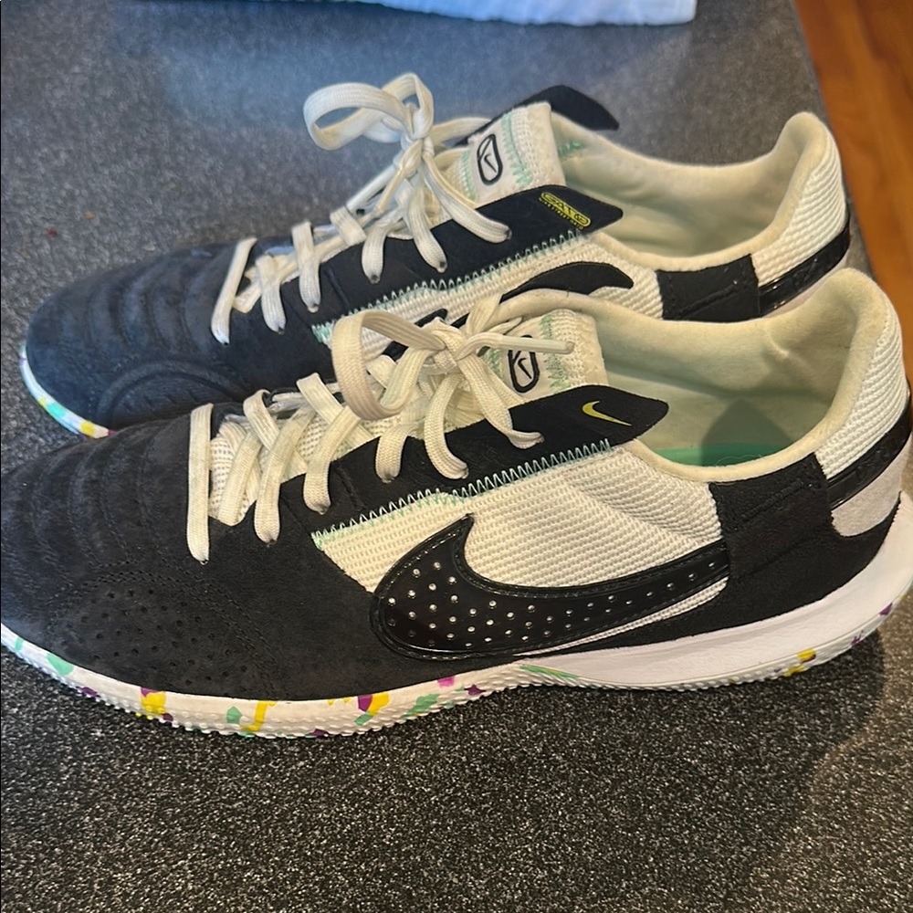 Nike Indoor soccer shoes Size 7 in men’s sizing